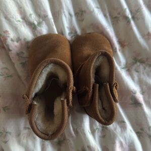 Baby classic suede uggs